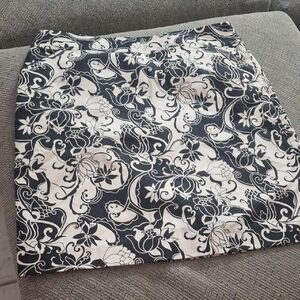 Geoffrey Beene Black and Cream Floral Mini Skirt